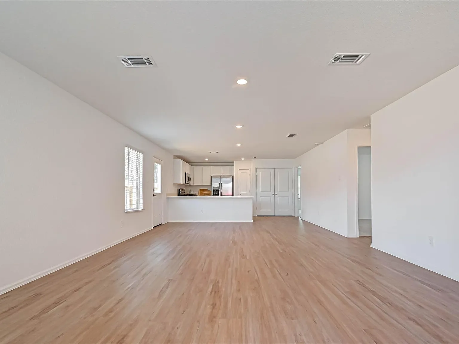 3 bed, 1320 sqft, $1,700 — Photo 4