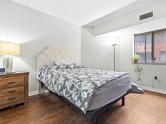 4th image of 147 Kelton St APT 510