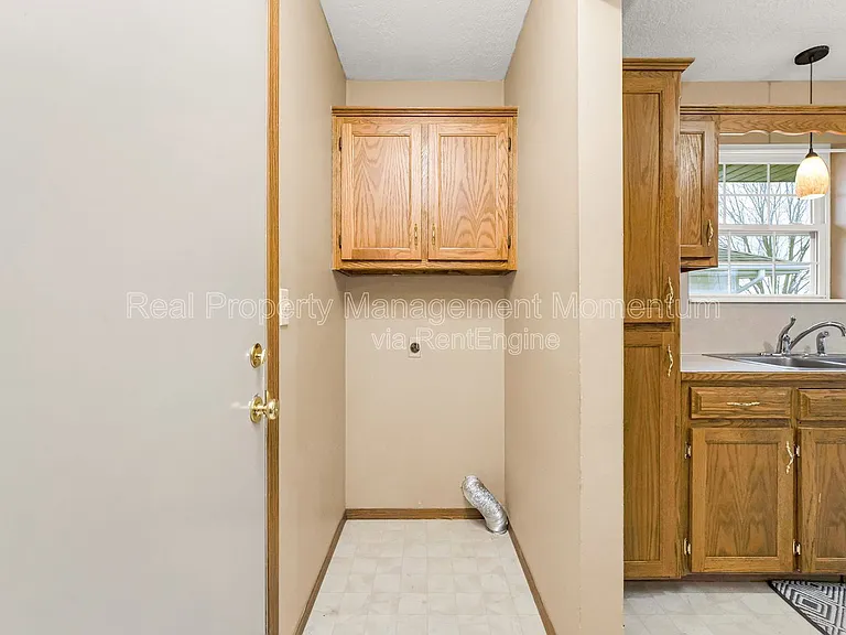 2671 N Cedar Ave — Photo 14