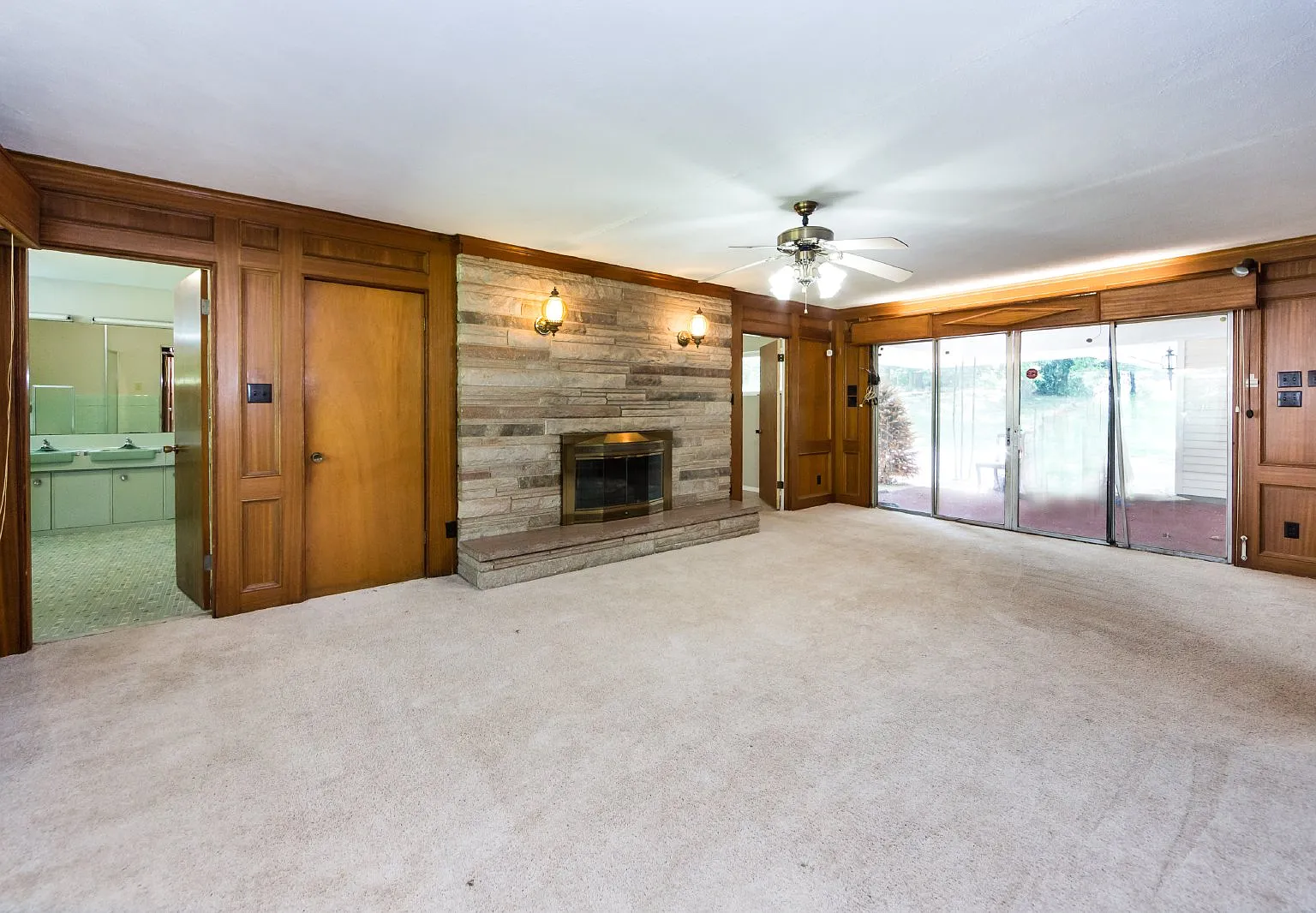 3 bed, 2.0 bath, 2295 sqft, $2,295 — Photo 2