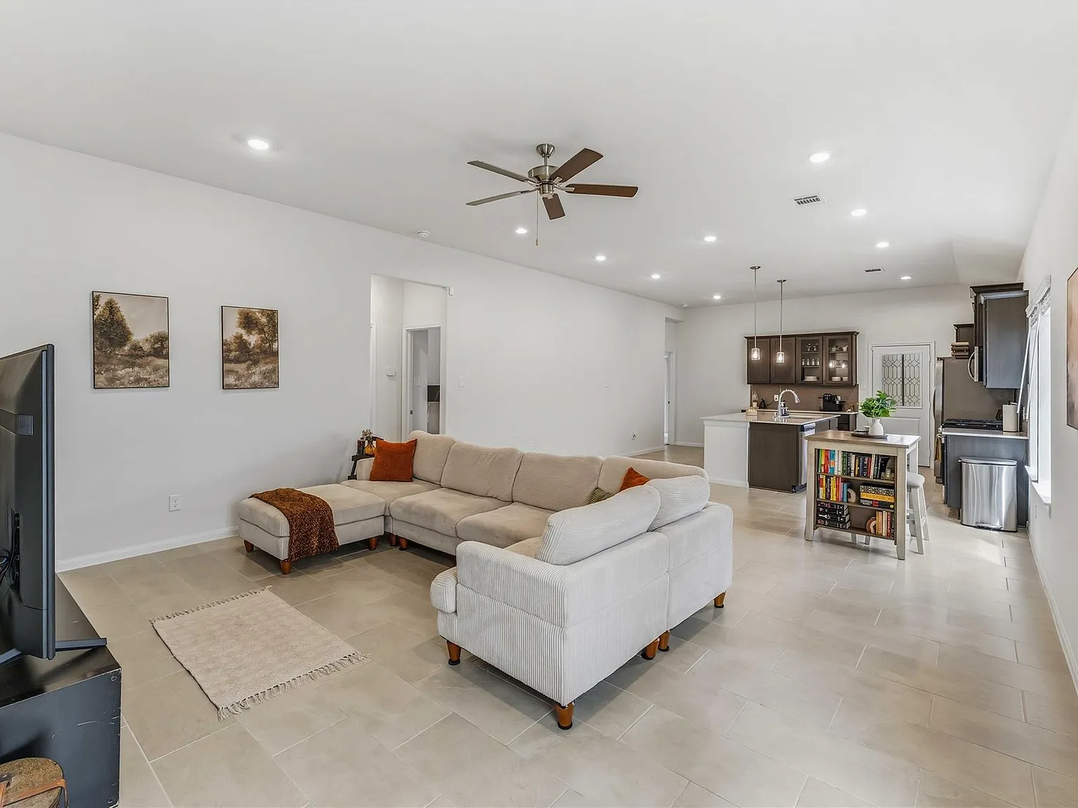 3 bed, 2.0 bath, $2,600 — Photo 4