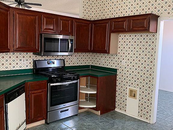 5th image of 202 Ember Glen Dr