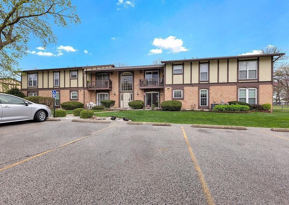 1st image of 626 Rosetta Dr APT A