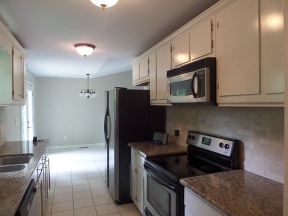 4th image of 371 Goldenbrook Dr