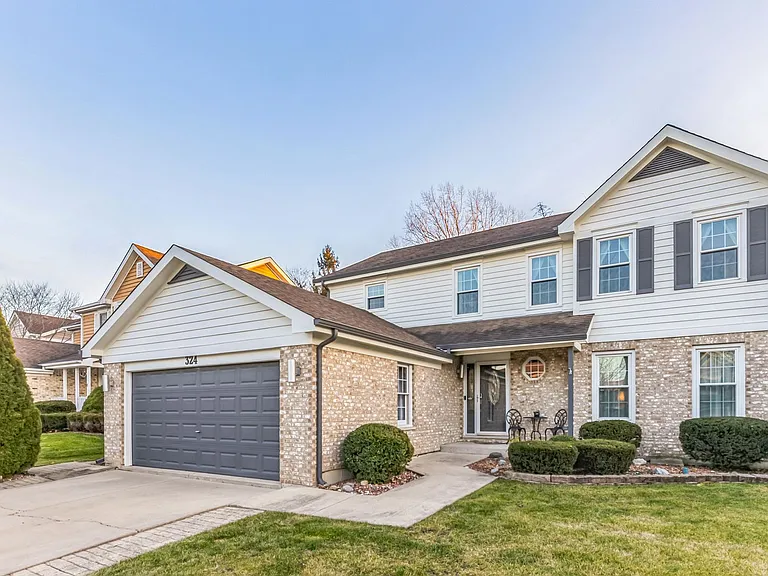 324 Chesapeake Ln — Photo 1