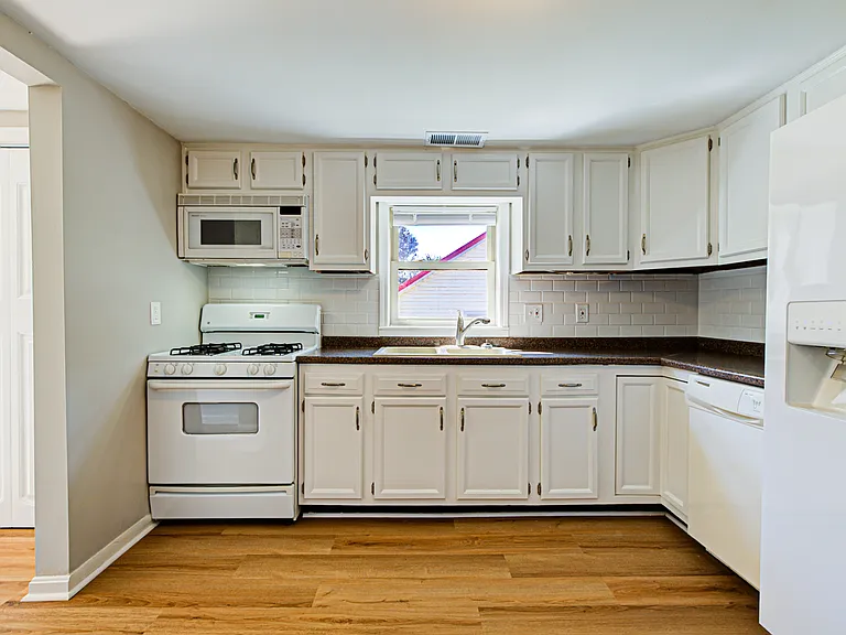 241 Kahl Ct — Photo 5