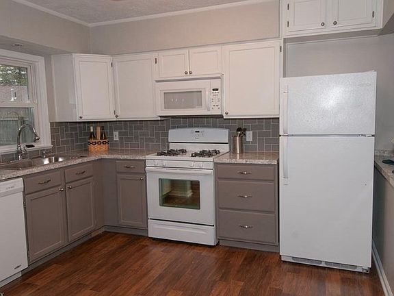 4th image of 626 Stuart Ave