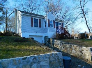 7 Spruce St, Lake Peekskill, NY 10537