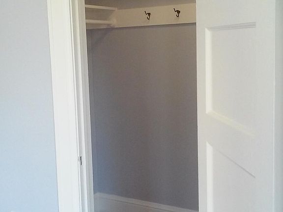 5th image of 35 Lake St