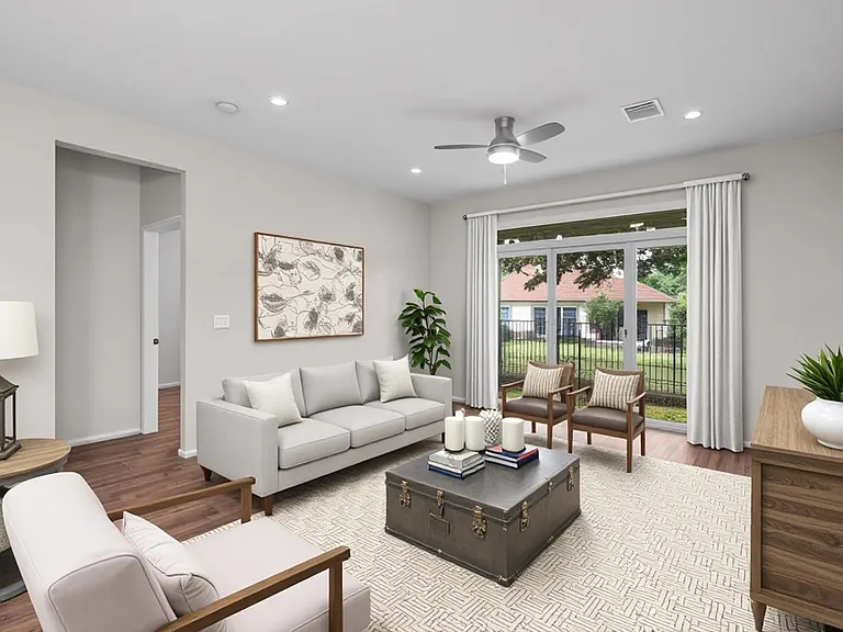 330 Portsmouth Dr — Photo 2
