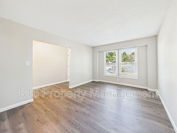 4th image of 11125-11127 E 84th Ter