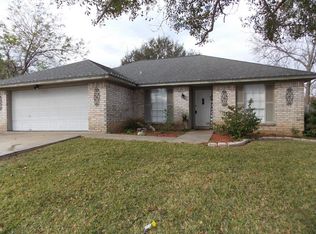 528 Walnut St, Lake Jackson, TX 77566
