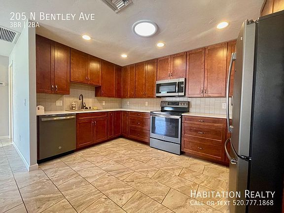 4th image of 205 N Bentley Ave