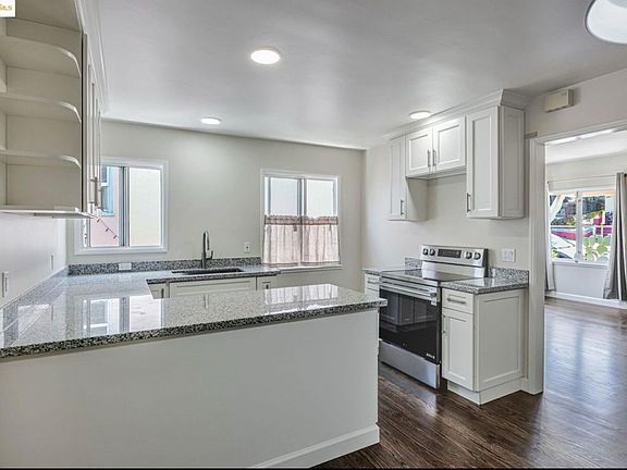 5th image of 2950 Bona St