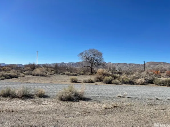 21 Calico Hills Dr, Yerington, NV 89447