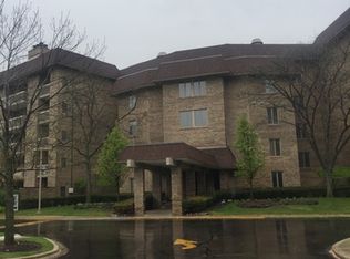 1250 Rudolph Rd APT 2B, Northbrook, IL 60062