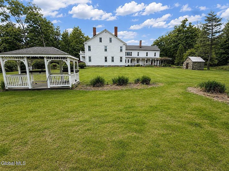 4th image of 42 Schumann Road