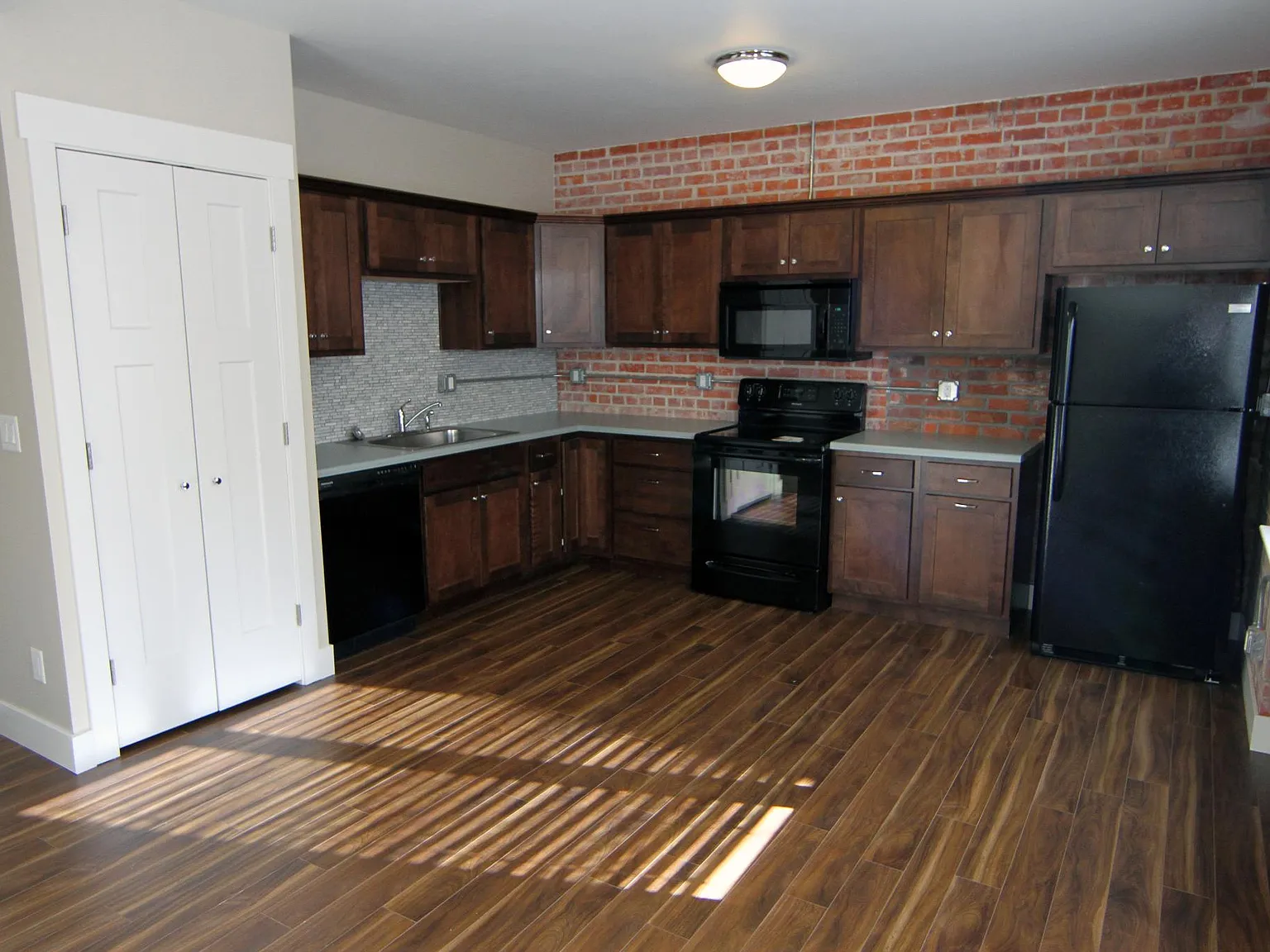 623 S Wolcott St — Photo 3