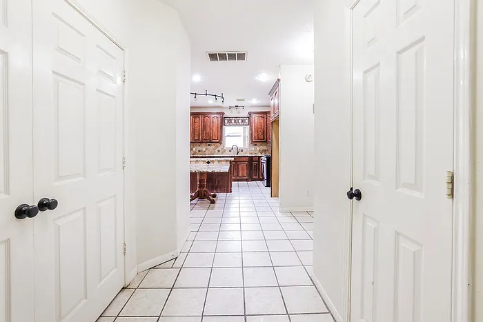326 Dunford Ct — Photo 13