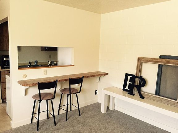 1 BR bar-pass-through to kitchen_08182016