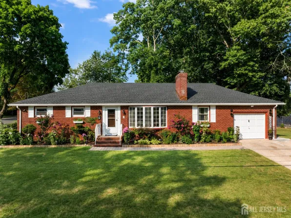 6 Russell St, East Brunswick, NJ 08816