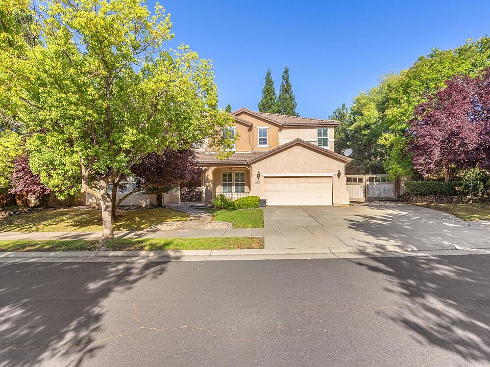 1st image of 425 Crescent Dr