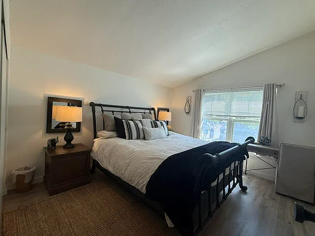 Bedroom 2-King bed