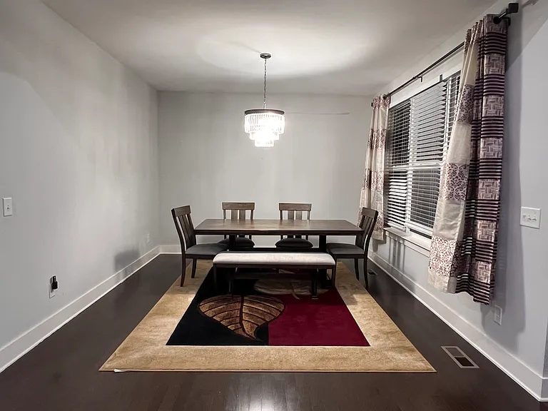 143 Snowden St E — Photo 2