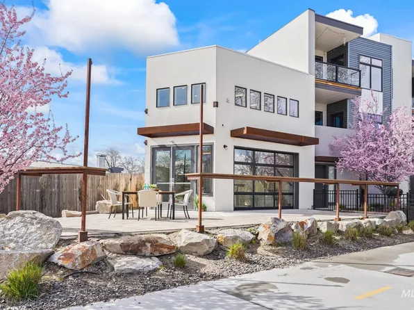 3472 N Prospect Ln, Garden City, ID 83714