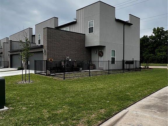 3rd image of 3937 W South Phillips Pkwy