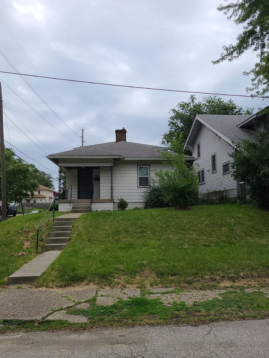1601 Leonard St photo 1