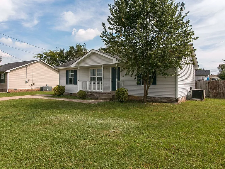 1013 Bush Ave — Photo 3