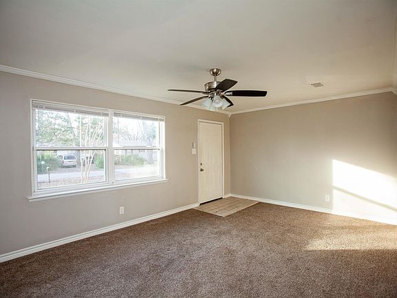 2nd image of 117 Laurel St
