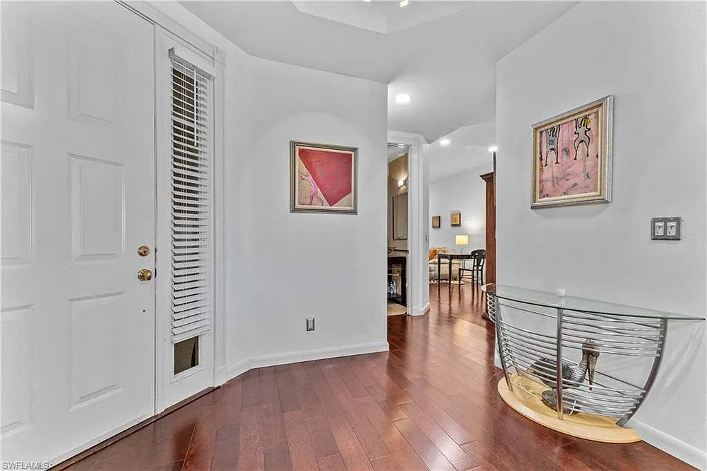 3 bed, 2.5 bath, 2516 sqft, $9,000 — Photo 3