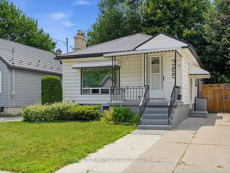 385 Avondale Rd — Photo 2