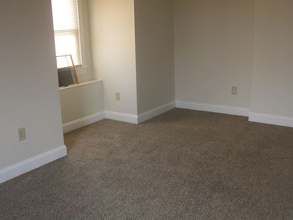3rd image of 632 W Washington St APT 3