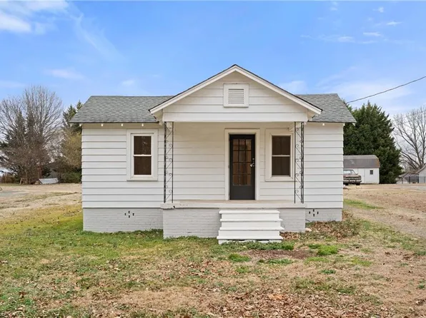 610 Piedmont Ave, Gibsonville, NC 27249