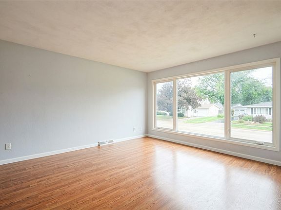 4th image of 1535 McGowan Blvd