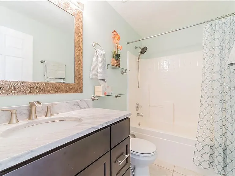 530 Wellesly St — Photo 8