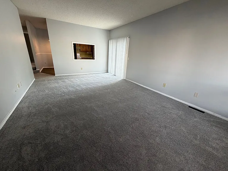 2266 S White Oak Dr — Photo 2