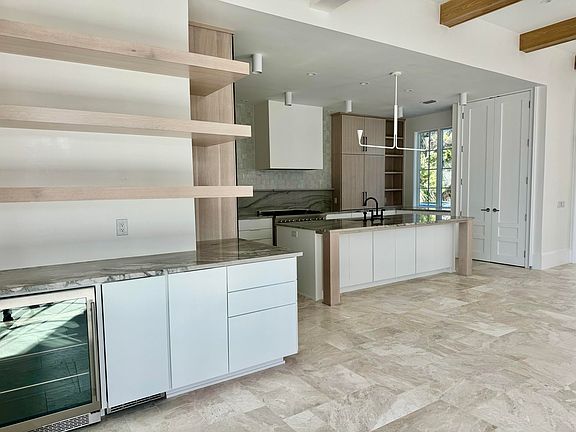 4th image of 216 Parkshore Ct