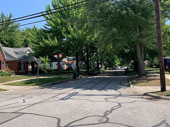 4th image of 1001 E 2nd St