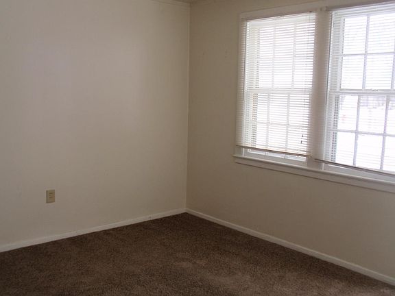 2nd image of 5 Lincoln Cir