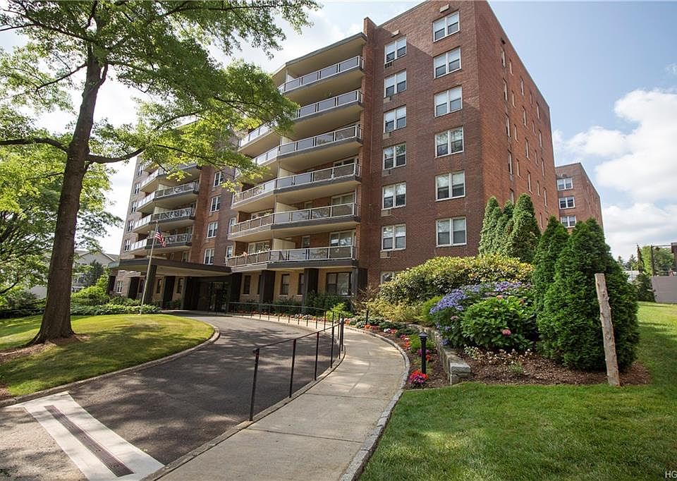 1st image of 360 Westchester Ave APT 520