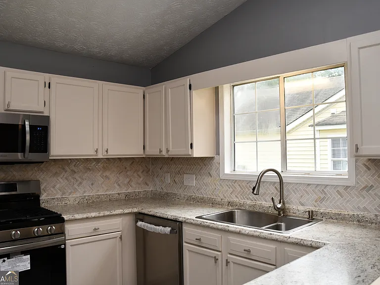 5932 Homestead Cir — Photo 43