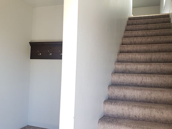 2nd image of 412 N Sioux Blvd #12
