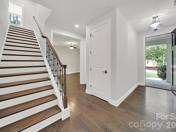 4th image of 6083 Chimney Bluff Rd