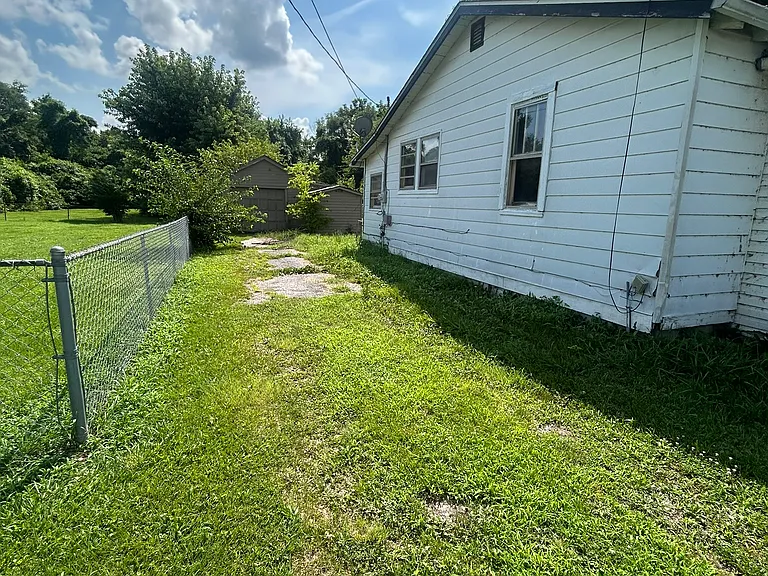 2312 Carol St — Photo 2