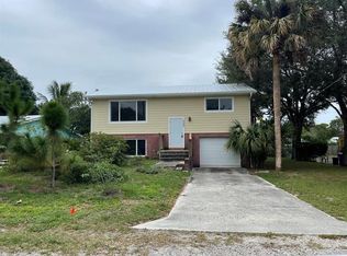 9005 SE Kingsley St, Hobe Sound, FL 33455