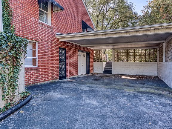4th image of 400 Jefferson Dr